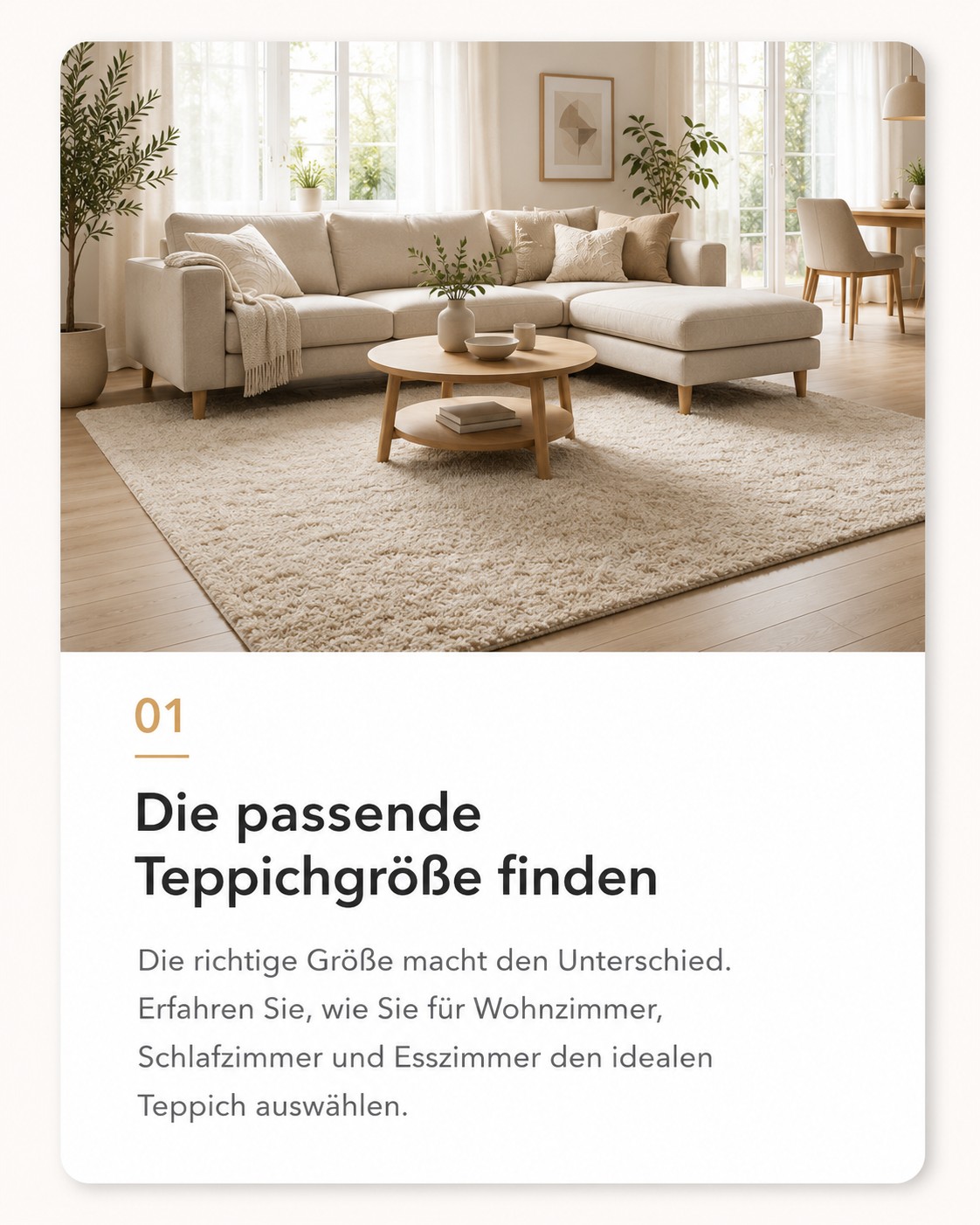 Wohnzimmer mit hellem Teppich und Sofa als Beispiel für die passende Teppichgröße