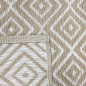 Preview: Kunststoff Outdoor-Teppich mit Rautenmuster in beige