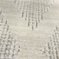 Preview: Schlafzimmer Teppich – schlichtes Rautenmuster – in creme