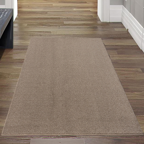 Preview: Stilvoller beiger Teppich – perfekt geeignet für Flur, Diele, Garderobe und Schlafzimmer. Preview: Stilvoller beiger Teppich – perfekt geeignet für Flur, Diele, Garderobe und Schlafzimmer.
