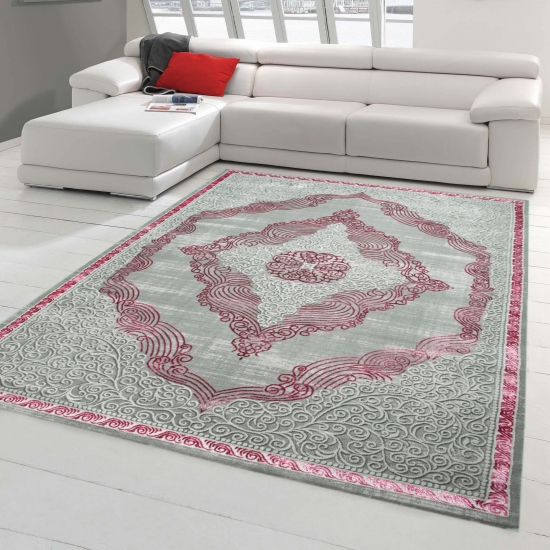 Magischer Orientteppich mit Verzierungen in glänzend rosa