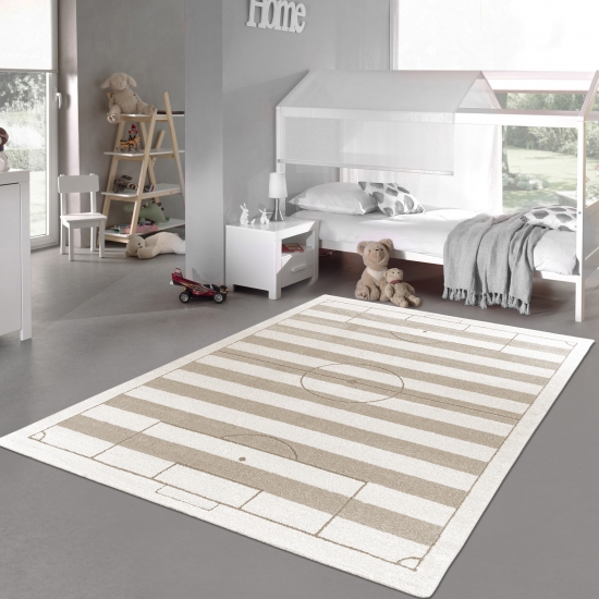 Kinderzimmerteppich weich robust gestreiftes Fussballfeld in creme beige
