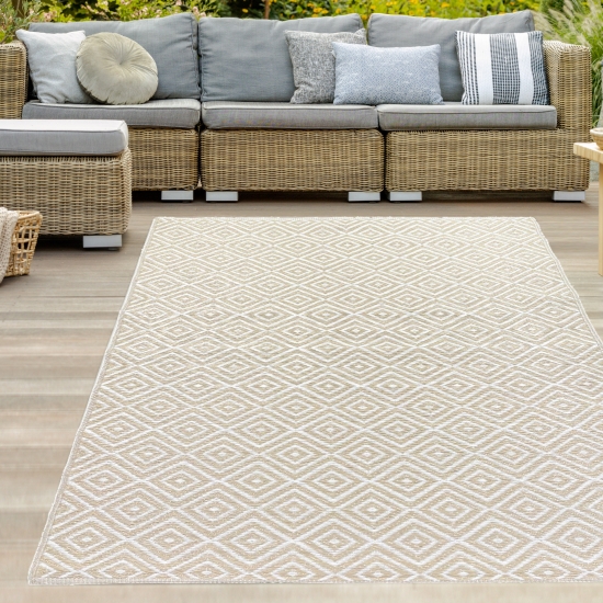 Kunststoff Outdoor-Teppich mit Rautenmuster in beige