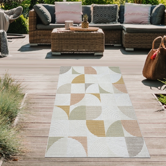 Preview: Teppich für drinnen und draußen geometrisches Muster modern wetterfest pflegeleicht beige mehrfarbig