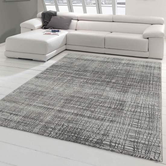 Lebendig-dezenter Teppich mit abstrakter Netzoptik in grau