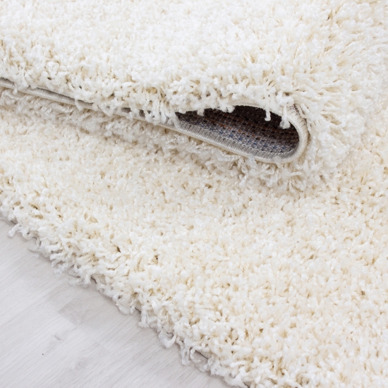 Shaggy Teppich in Creme für Wohnzimmer und Schlafzimmer – kuschelig weich und stilvoll Shaggy Teppich in Creme für Wohnzimmer und Schlafzimmer – kuschelig weich und stilvoll