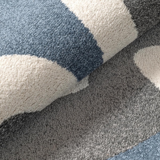 Kinderteppich in Blau mit fröhlichem Monster