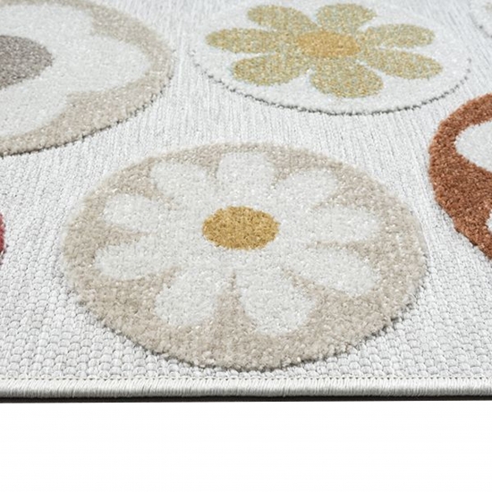 In- und Outdoor Teppich mit floralem Muster für in sanftem Creme und bunten Blumen