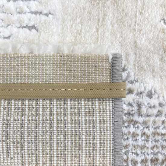 Schlafzimmer Teppich – schlichtes Rautenmuster – in creme