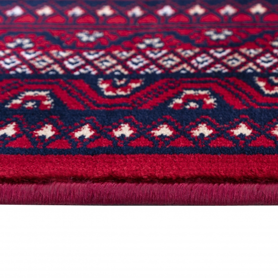 Eleganter Teppich mit orientalischen Ornamenten in rot