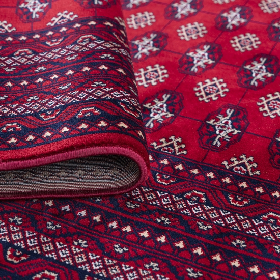 Eleganter Teppich mit orientalischen Ornamenten in rot