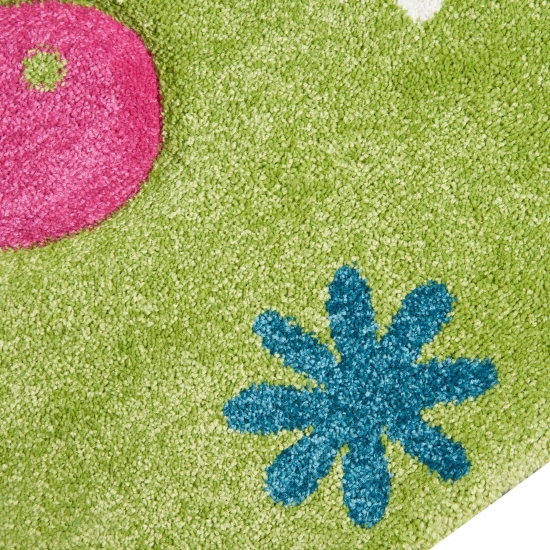 Farbenfroher Schmetterlings-Teppich für Kinderzimmer in grün