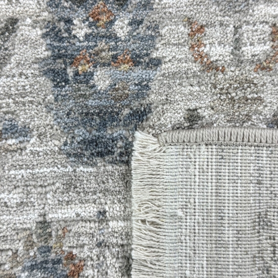 Teppich Creme mit floraler Ornamentik, Fransen und modernem Design