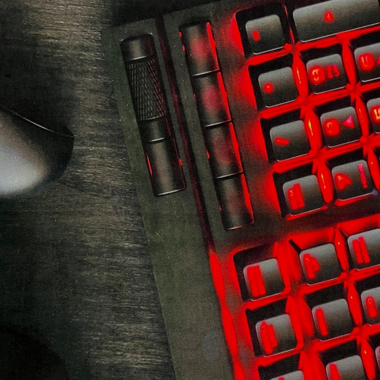 Preview: Gaming Teppich mit Konsole und Joystick rot und schwarz