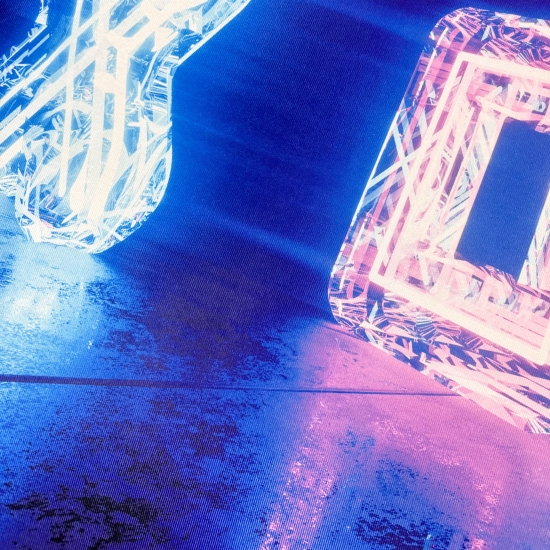 Gamingteppich rutschfest mit Neonfarbenen Symbolen als Muster