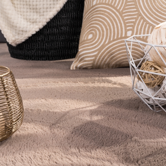 Teppich taupe samtig weich Hasenfell-Optik mit sanftem Glanz