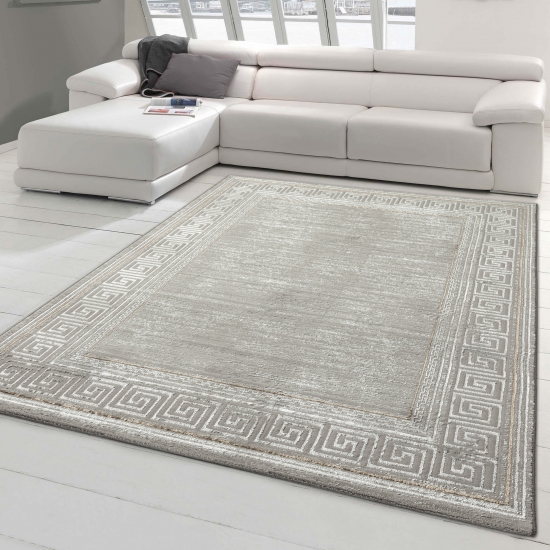 Schlichter Teppich mit dezenten orientalischen Mustern in grau