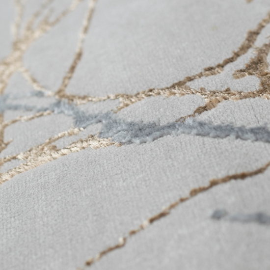 Designer Teppich mit abstraktem Ästemuster in gold