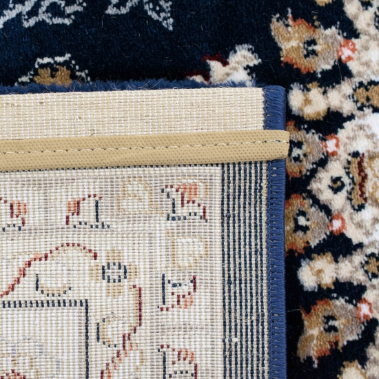 Orientalischer Teppich mit eleganten Verzierungen in blau