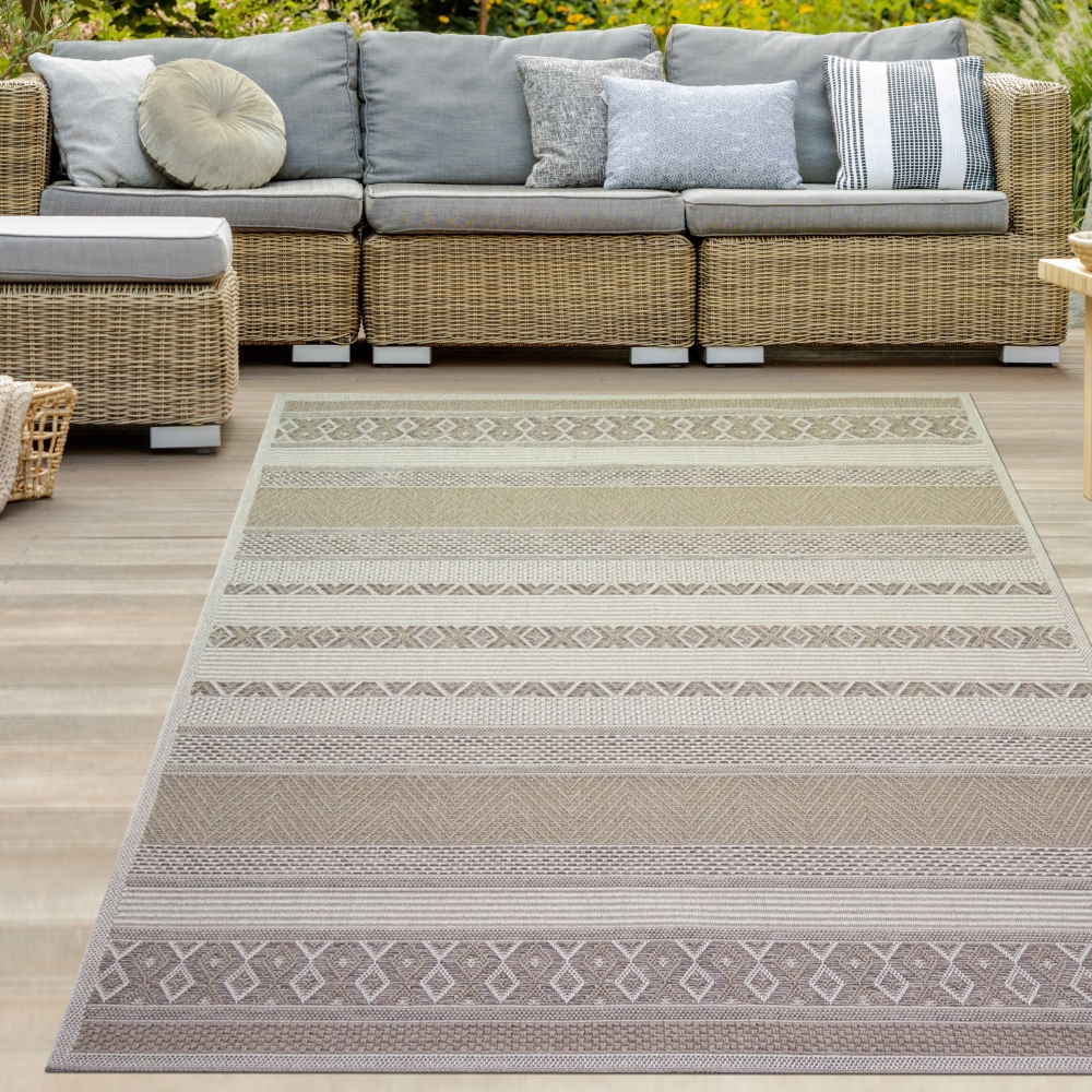 In- & Outdoor Teppich mit gestreiften Rauten in beige braun