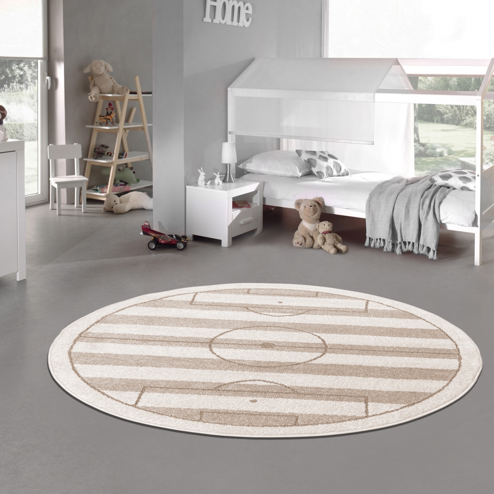 Kinderzimmerteppich weich robust gestreiftes Fussballfeld in creme beige