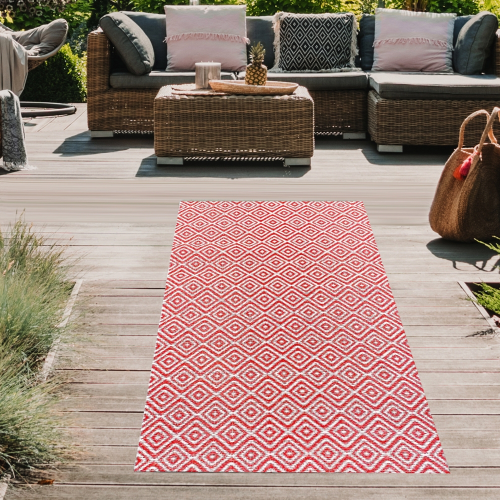 Praktischer Plastik Outdoor-Teppich mit Rautenmuster in rot/weiß