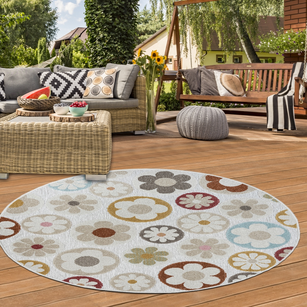 In- und Outdoor Teppich mit floralem Muster für in sanftem Creme und bunten Blumen