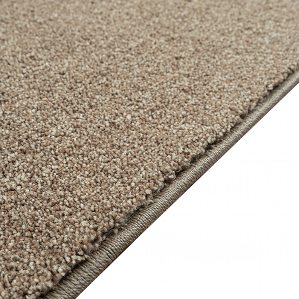 Schicker brauner Teppich – optimal für Flur, Diele, Garderobe und Schlafzimmer.