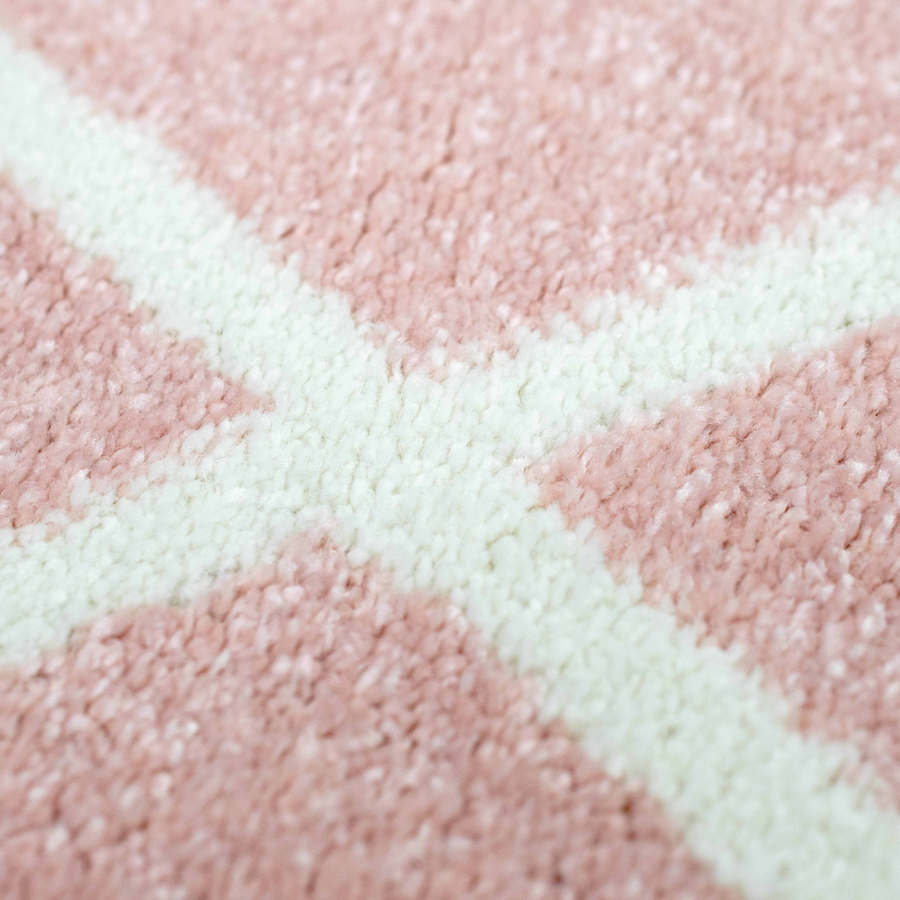 Teppich Skandinavischer Stil Wohnzimmer Rautenmuster - pflegeleicht - rosa creme weiß