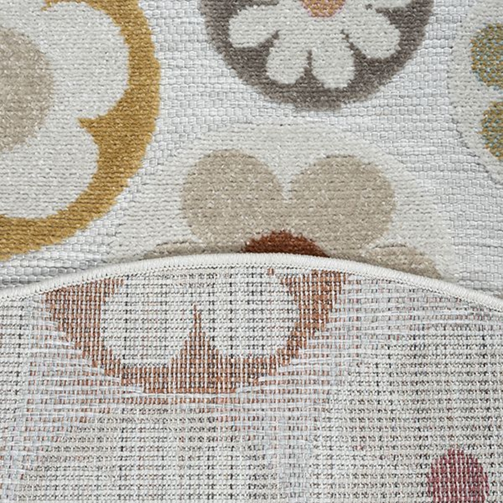 In- und Outdoor Teppich mit floralem Muster für in sanftem Creme und bunten Blumen