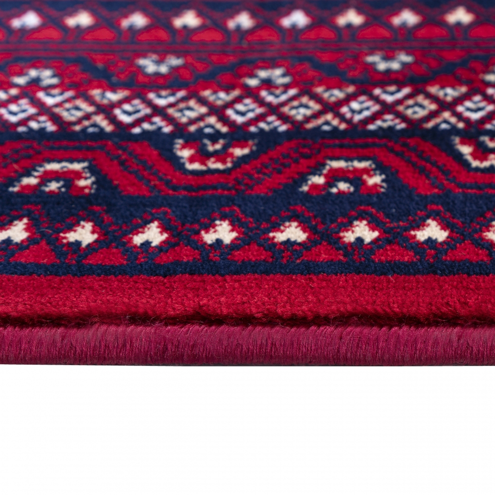Eleganter Teppich mit orientalischen Ornamenten in rot