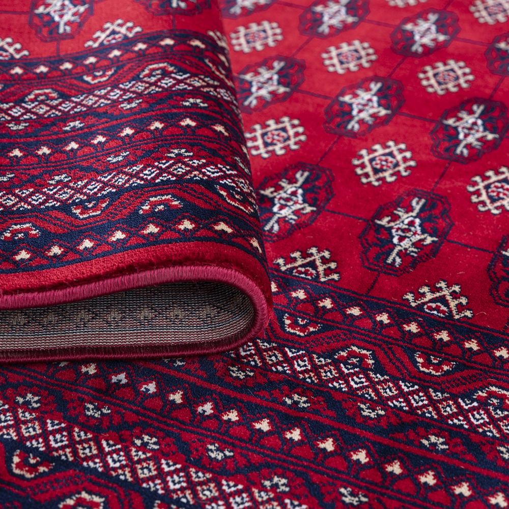 Eleganter Teppich mit orientalischen Ornamenten in rot