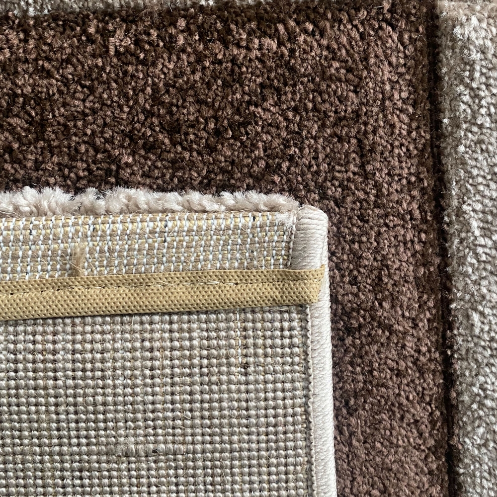 Designer Teppich Moderner Teppich Wohnzimmer Teppich Kurzflor Teppich mit Konturenschnitt Karo Muster Braun Beige Mocca
