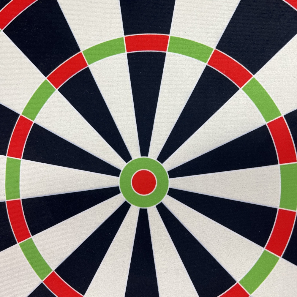Dartteppich mit Abwurflinie und aufgedruckter Dartscheibe