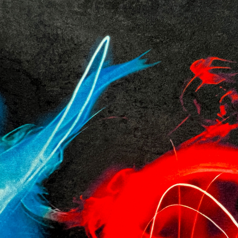 Gaming Teppich mit neonfarbigen Symbolen auf schwarzem Hintergrund