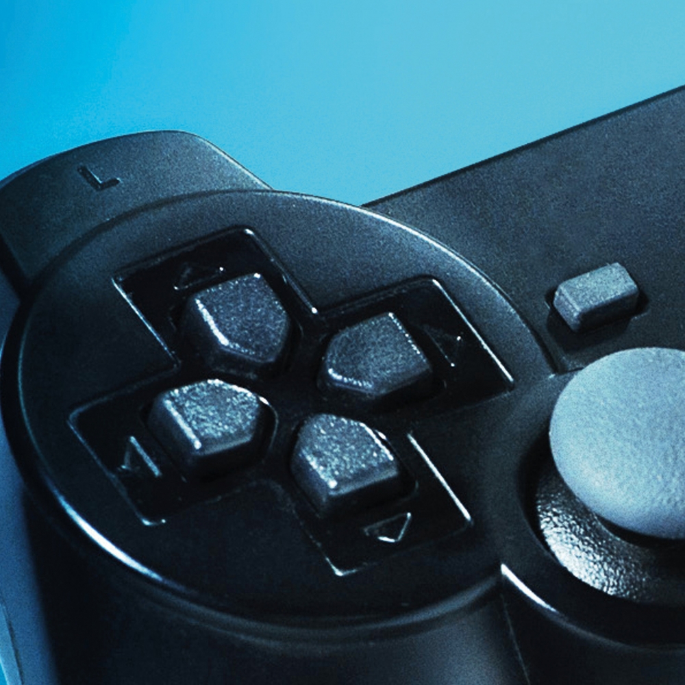 Gaming Teppich mit Joystick und blauem Neon-Strahl