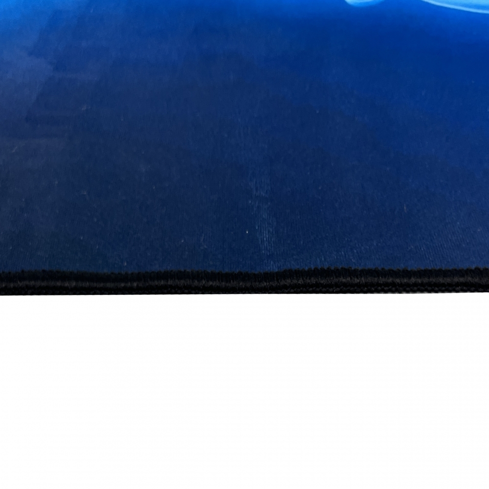 Gaming Teppich mit Joystick und blauem Neon-Strahl