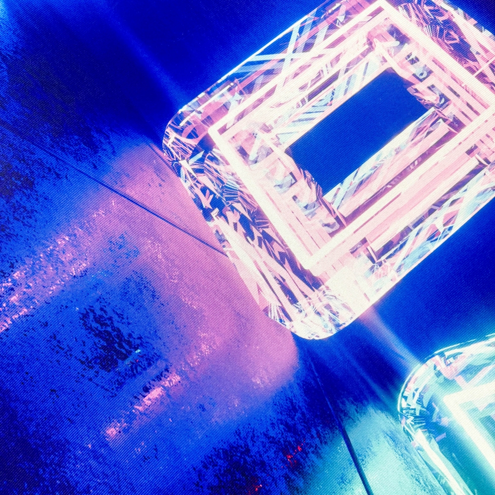 Gamingteppich rutschfest mit Neonfarbenen Symbolen als Muster