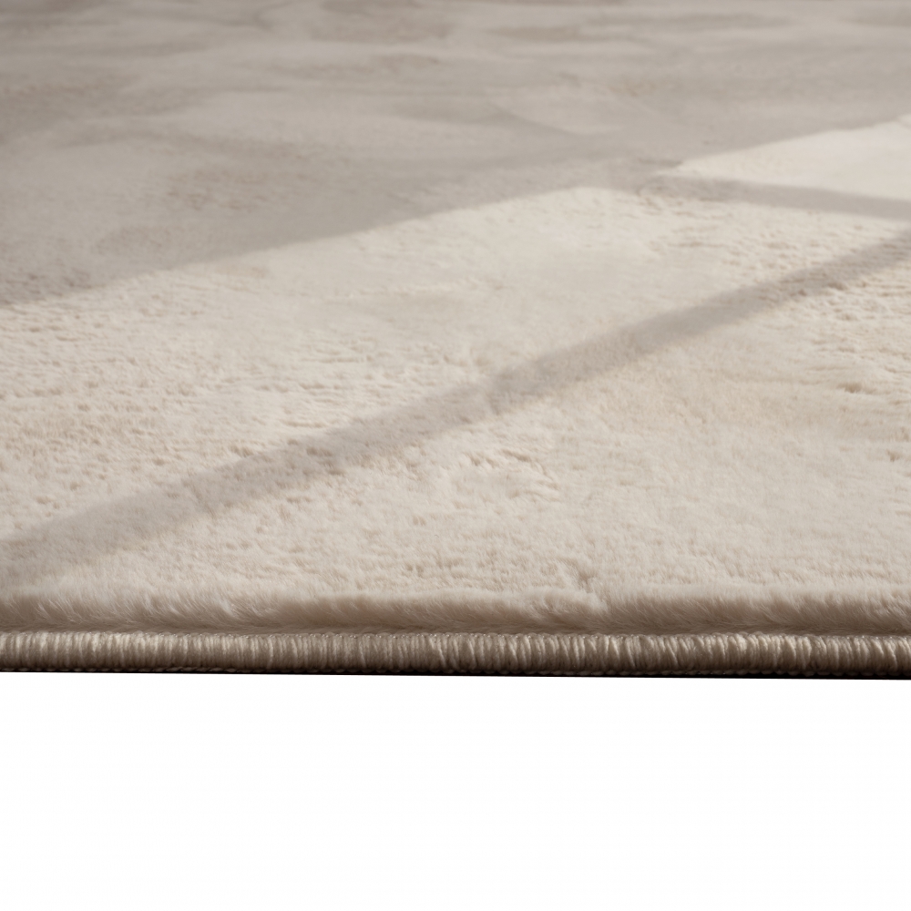 Teppich creme samtig weich Hasenfell-Optik mit sanftem Glanz