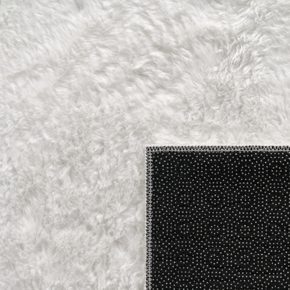 Teppich weiß samtig weich Hasenfell-Optik mit sanftem Glanz