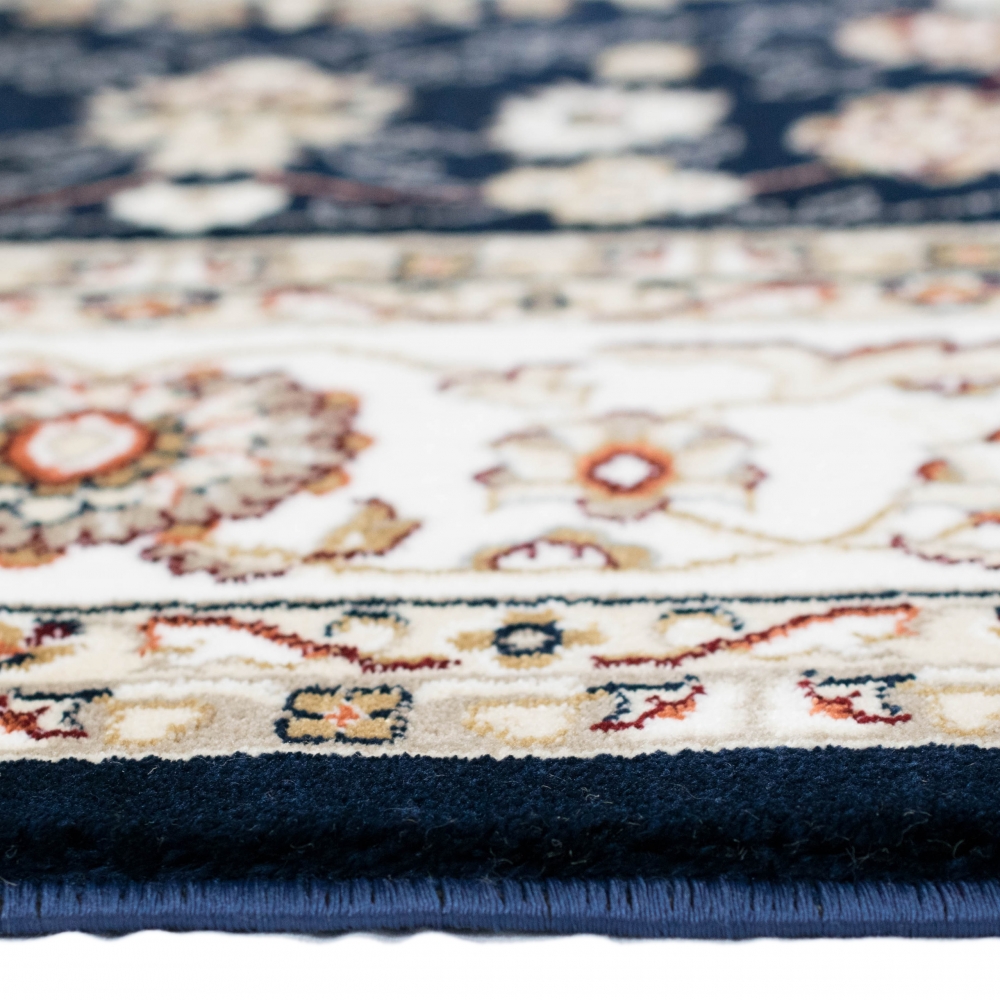 Orientalischer Teppich mit eleganten Verzierungen in blau