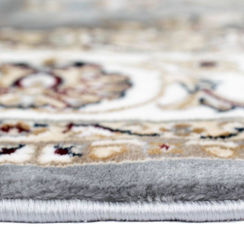 Orientalischer Teppich mit eleganten Verzierungen in creme